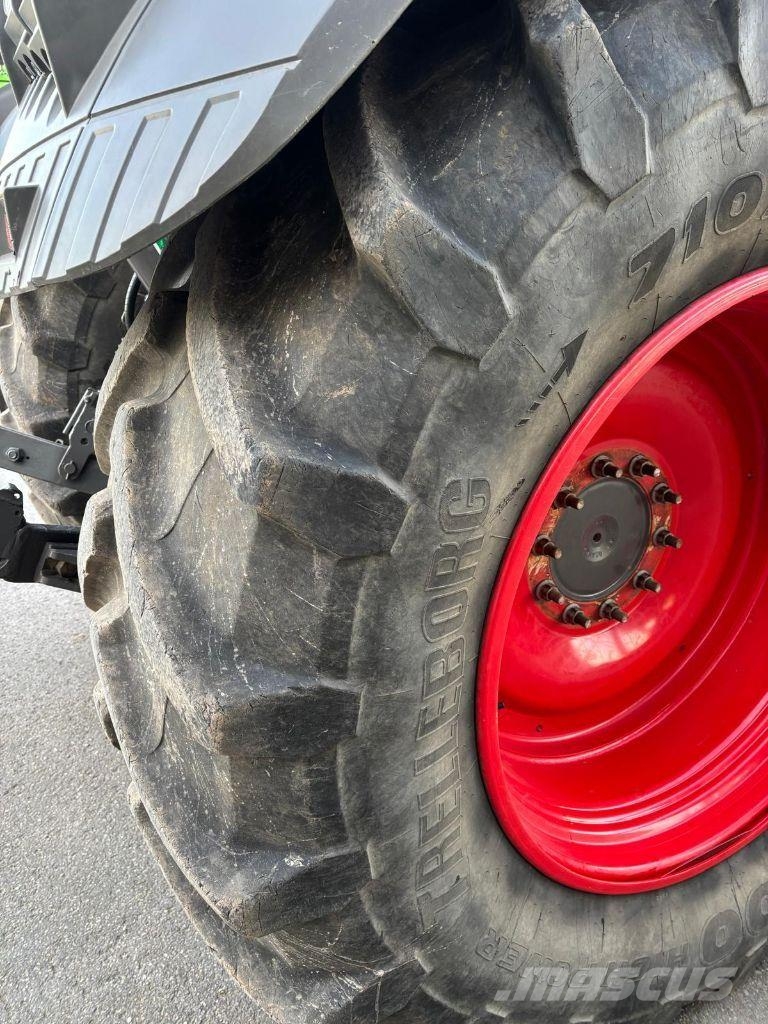 Fendt 824 VARIO PROFI + Traktori