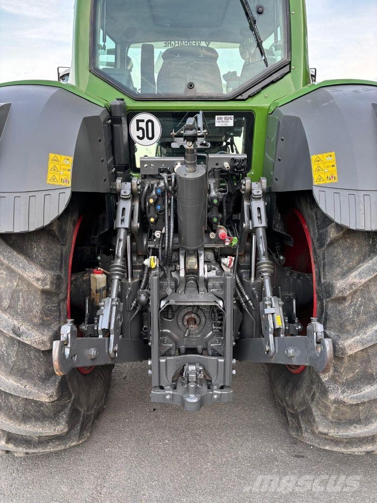 Fendt 824 VARIO PROFI + Traktori