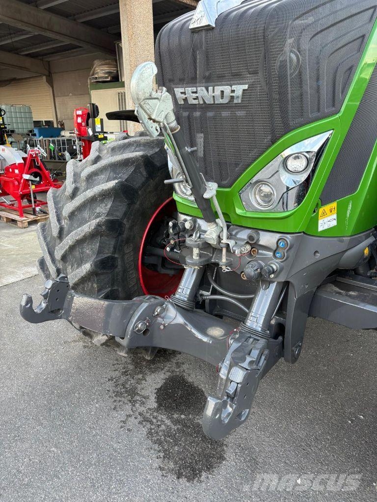 Fendt 824 VARIO PROFI + Трактори