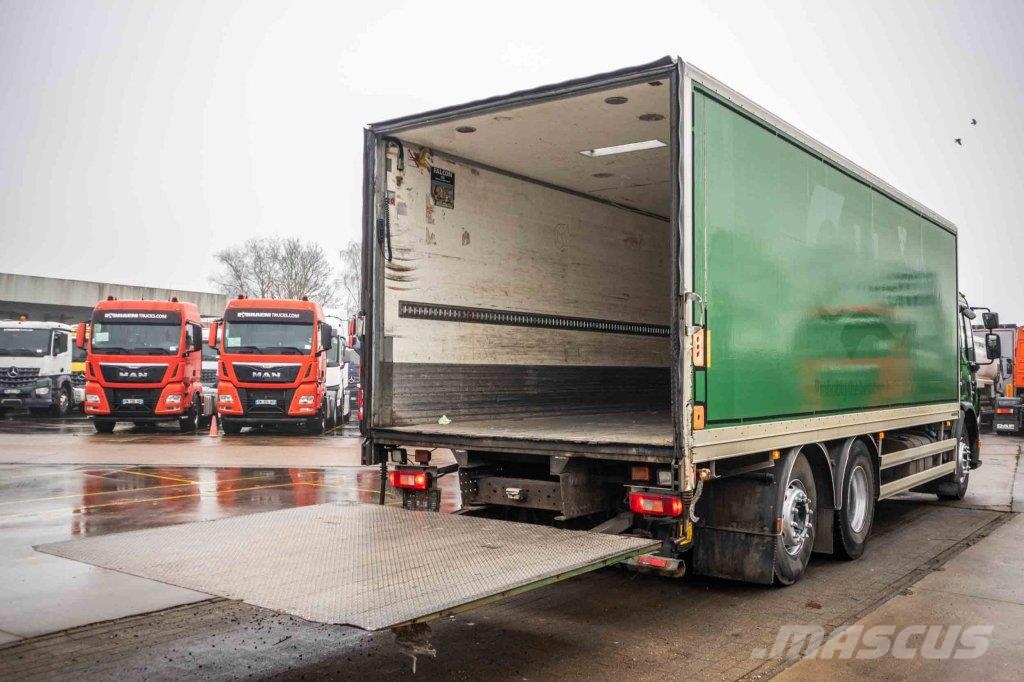Volvo FE 300 Camiones con caja de remolque