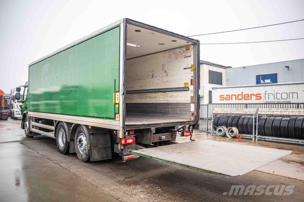 Volvo FE 300 Camiones con caja de remolque