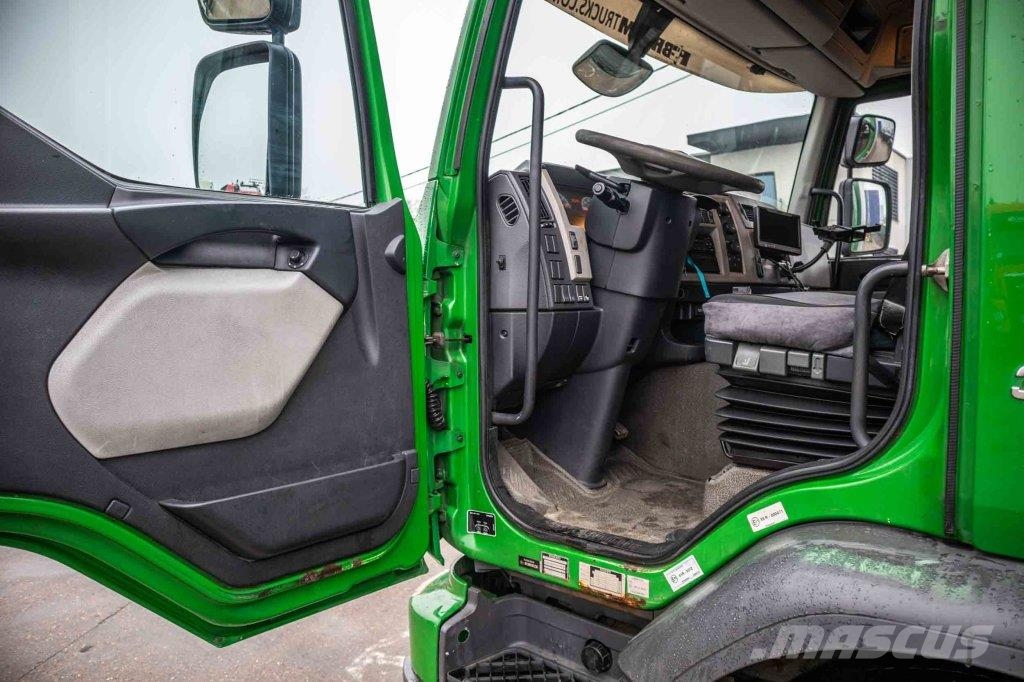 Volvo FE 300 Camiones con caja de remolque