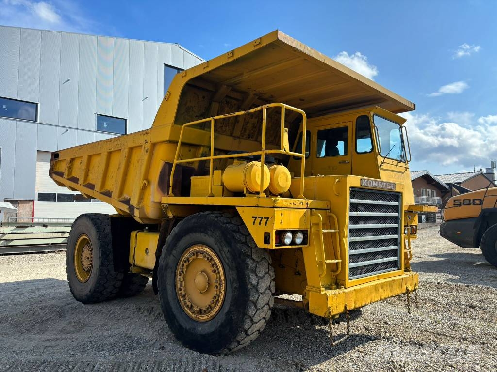 Komatsu HD 325-5 شاحنات المخلفات الصلبة