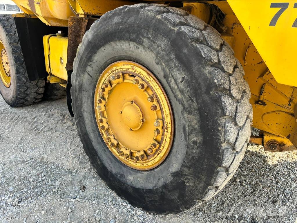 Komatsu HD 325-5 شاحنات المخلفات الصلبة
