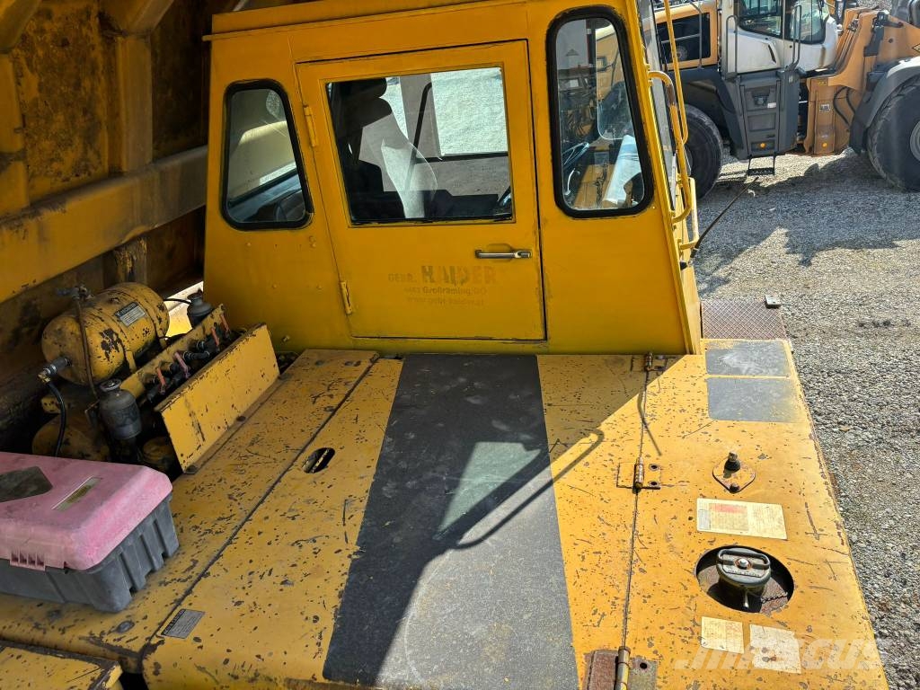 Komatsu HD 325-5 شاحنات المخلفات الصلبة