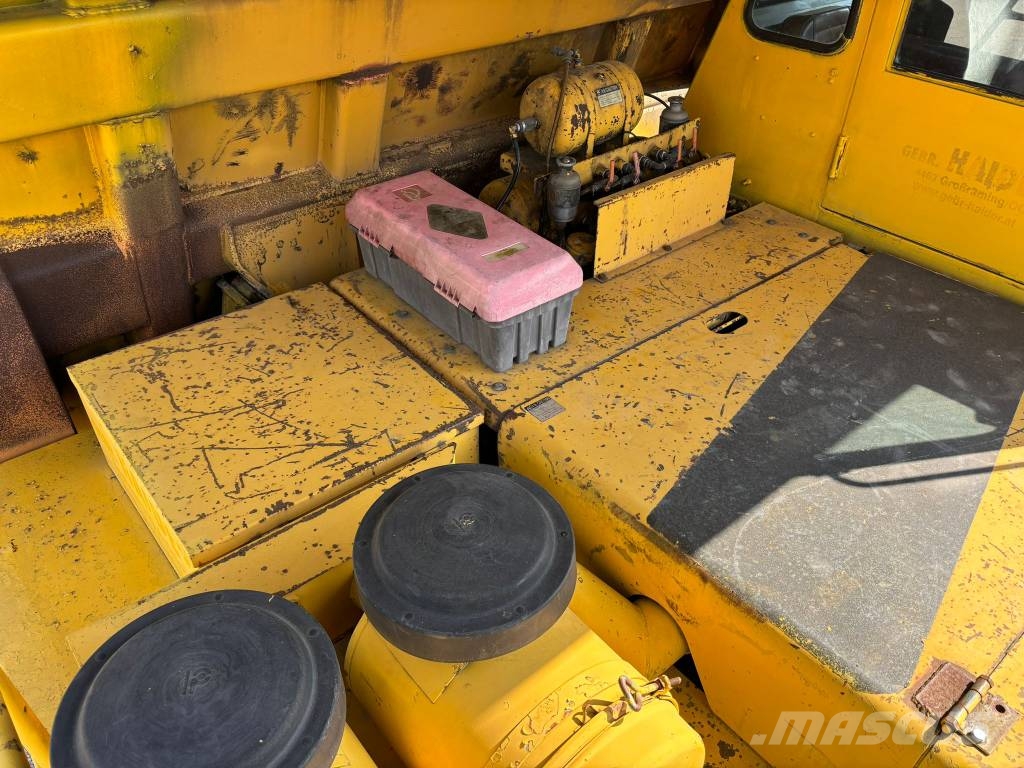 Komatsu HD 325-5 شاحنات المخلفات الصلبة
