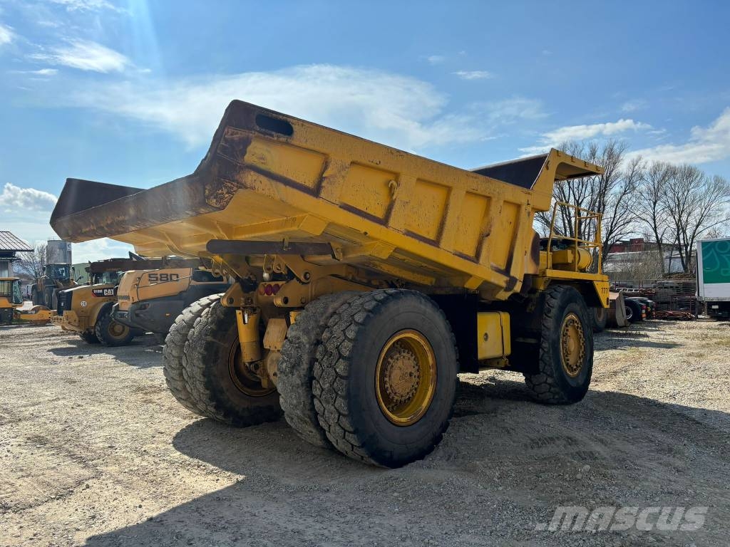 Komatsu HD 325-5 شاحنات المخلفات الصلبة
