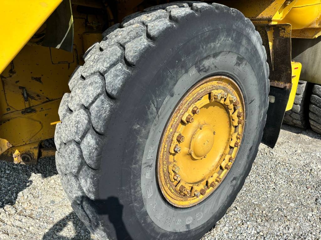 Komatsu HD 325-5 شاحنات المخلفات الصلبة