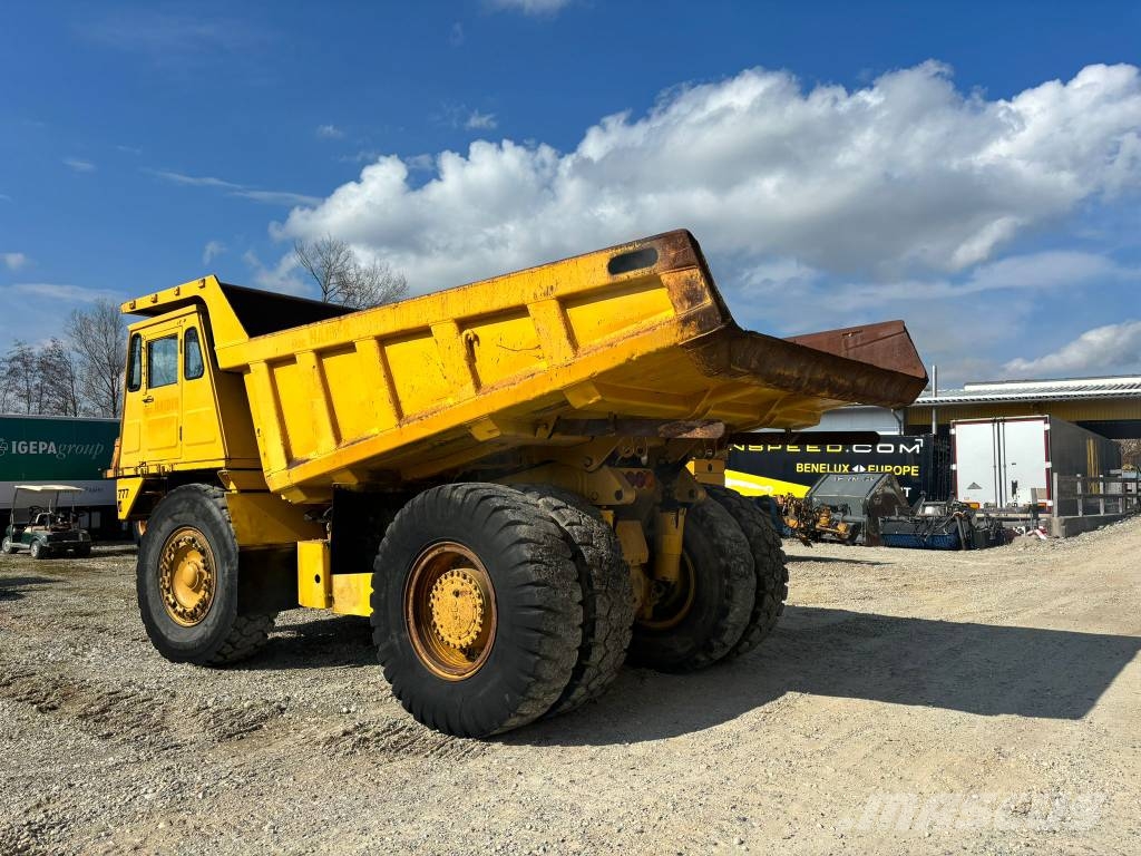 Komatsu HD 325-5 شاحنات المخلفات الصلبة