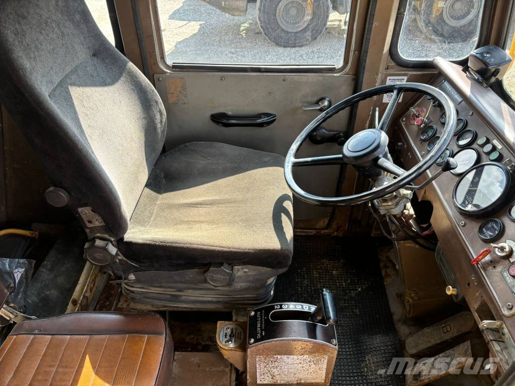 Komatsu HD 325-5 شاحنات المخلفات الصلبة