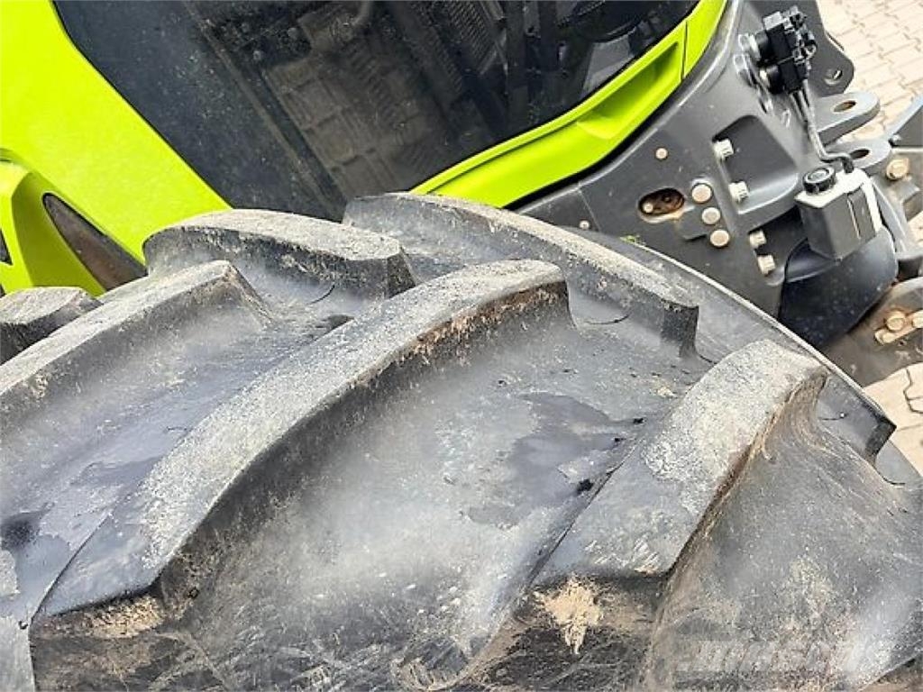 CLAAS Axion 870 CMATIC Traktory