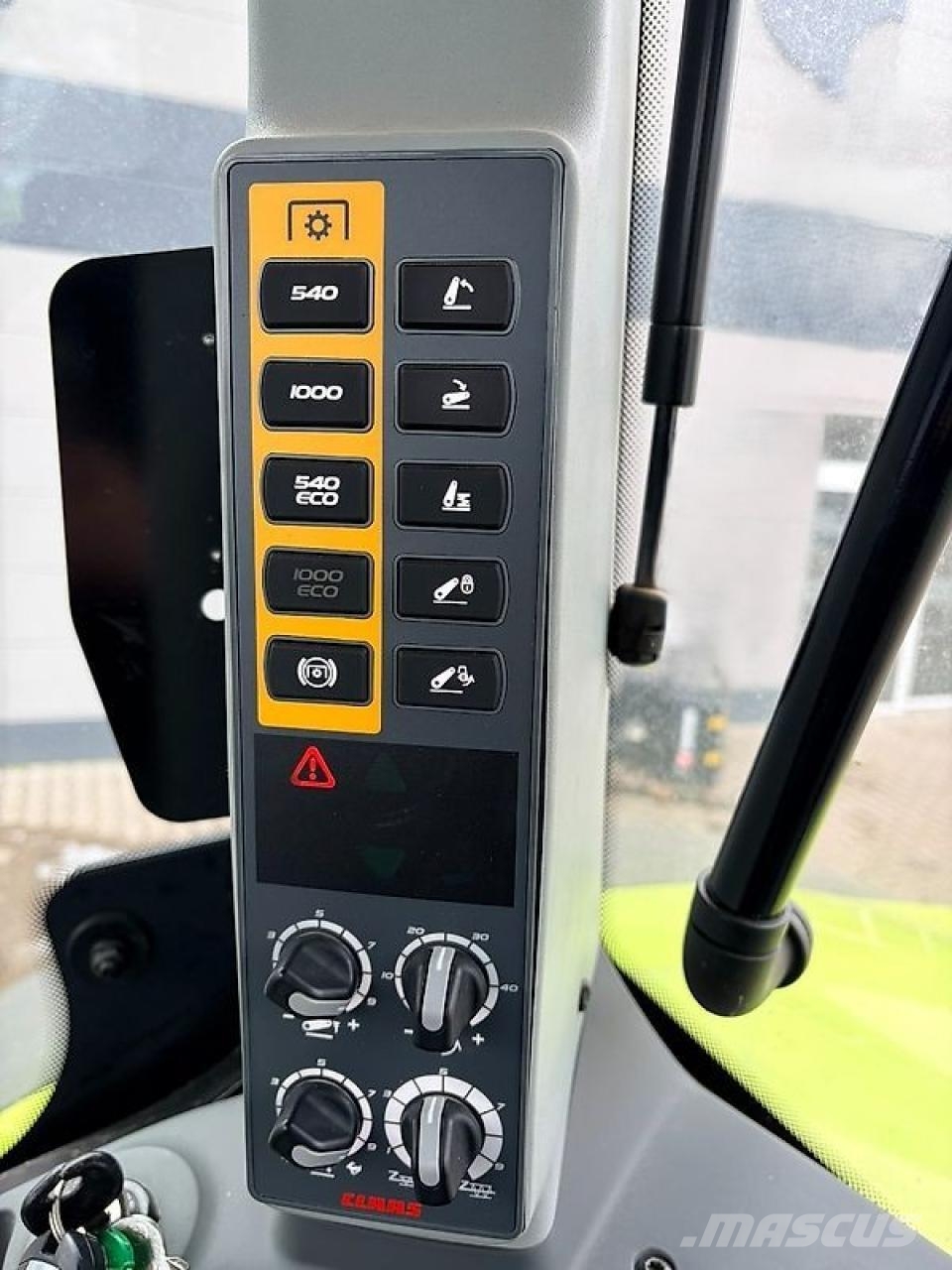 CLAAS Axion 870 CMATIC Traktory