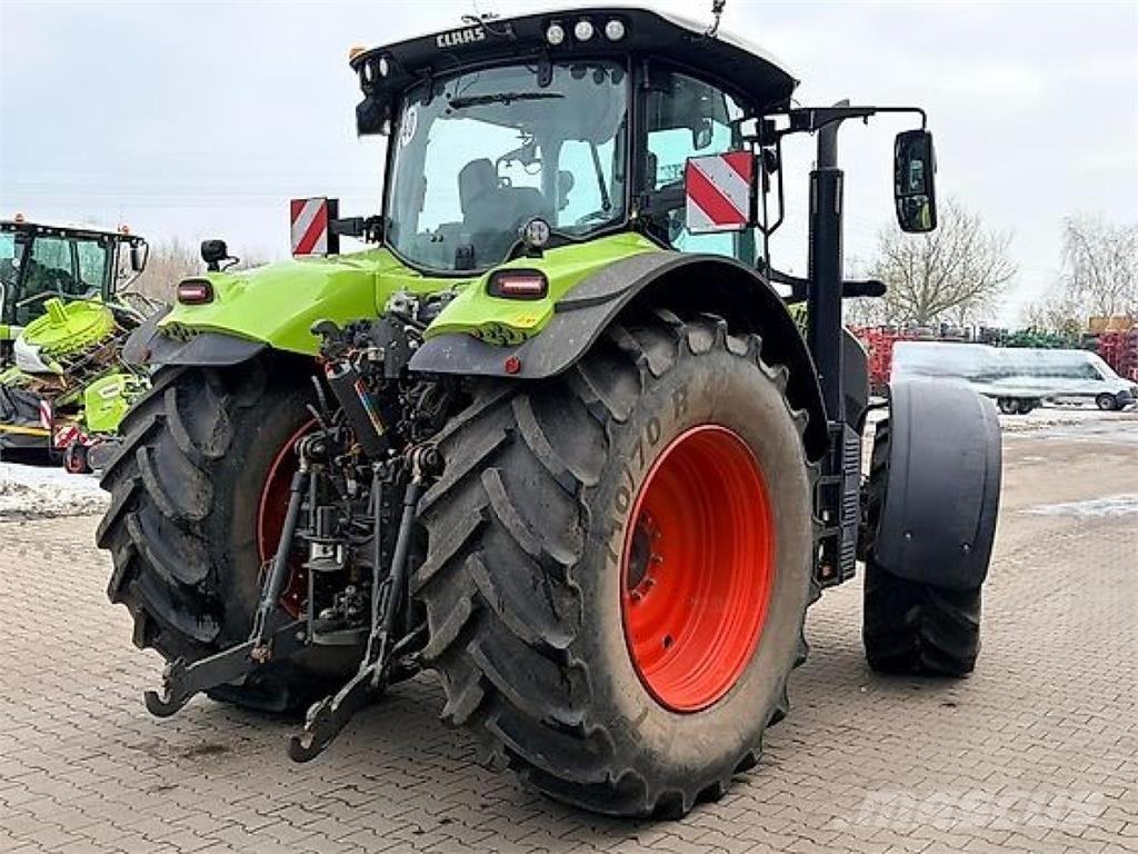 CLAAS Axion 870 CMATIC Traktory