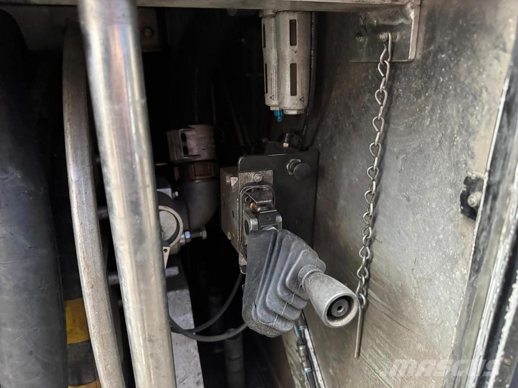 Scania G400 8X4 EURO 5 + 29.500 LITER TANK + 4 COMPARTIME شاحنات ذات صهاريج