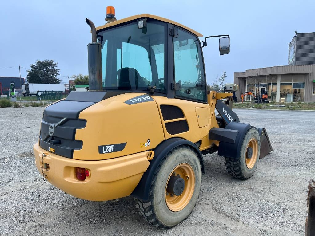 Volvo L 28 F 轮式装载机