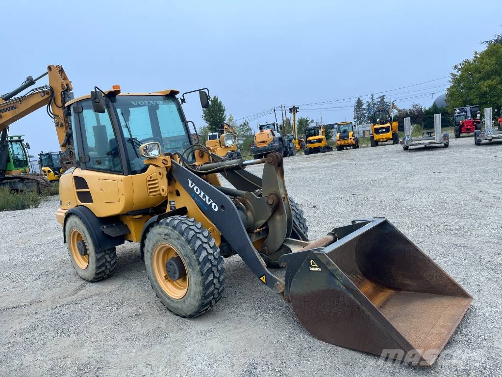 Volvo L 28 F 轮式装载机