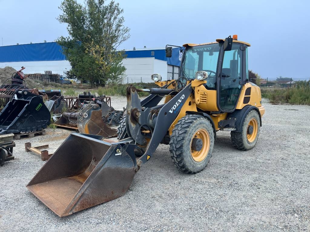 Volvo L 28 F 轮式装载机