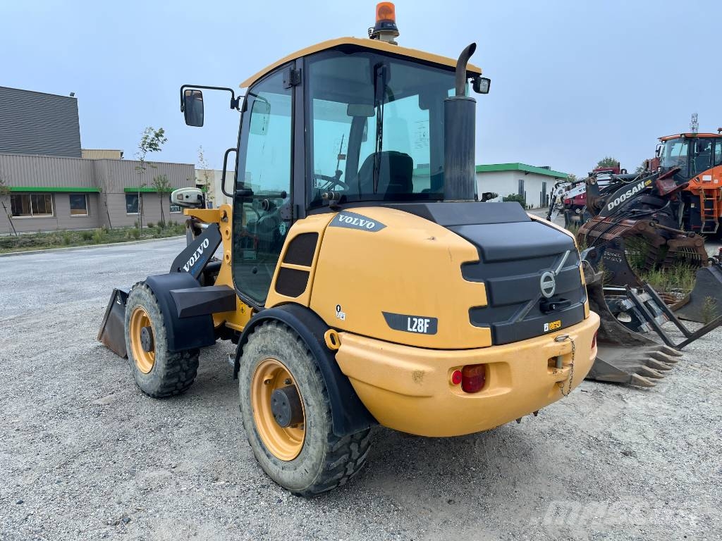 Volvo L 28 F 轮式装载机