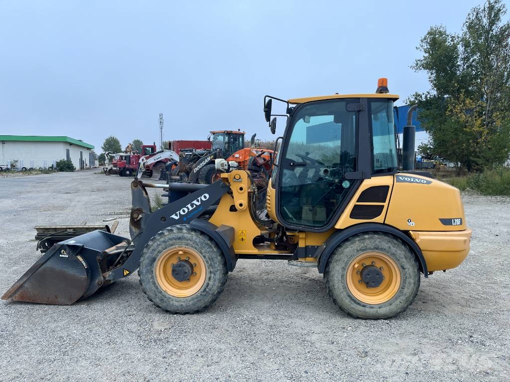 Volvo L 28 F 轮式装载机