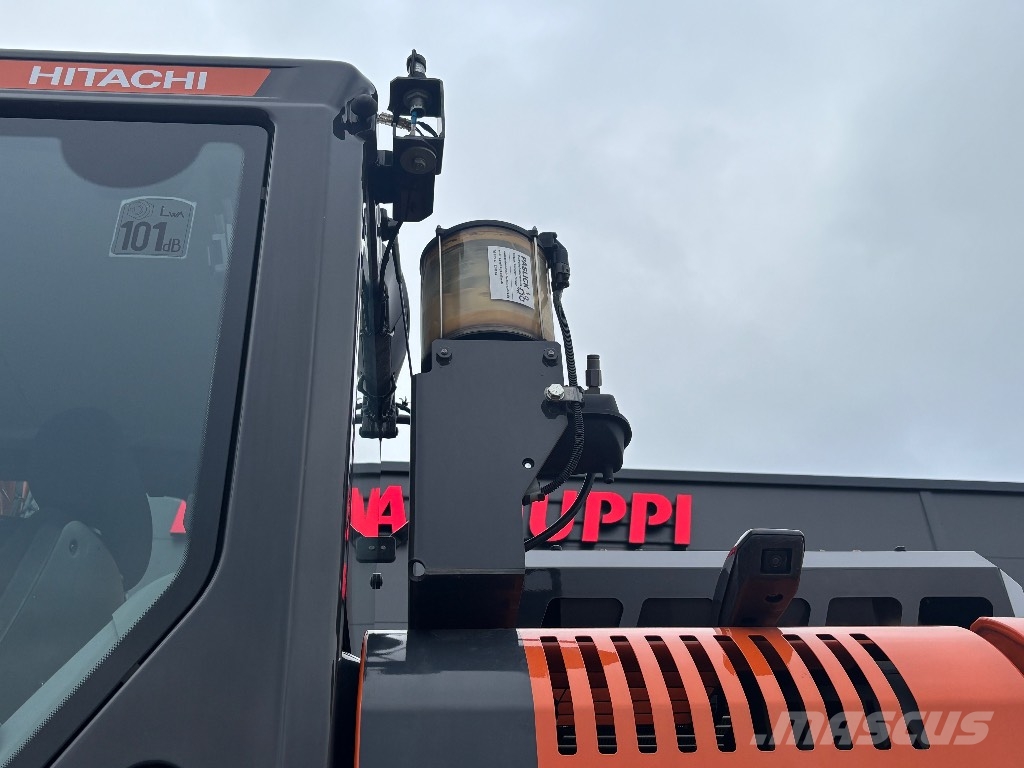 Hitachi ZX 135 W-7 / Pyörittäjä, 3 kauhaa, Rasvari, StageV حفارات بعجل
