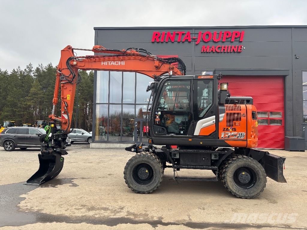 Hitachi ZX 135 W-7 / Pyörittäjä, 3 kauhaa, Rasvari, StageV, 2022