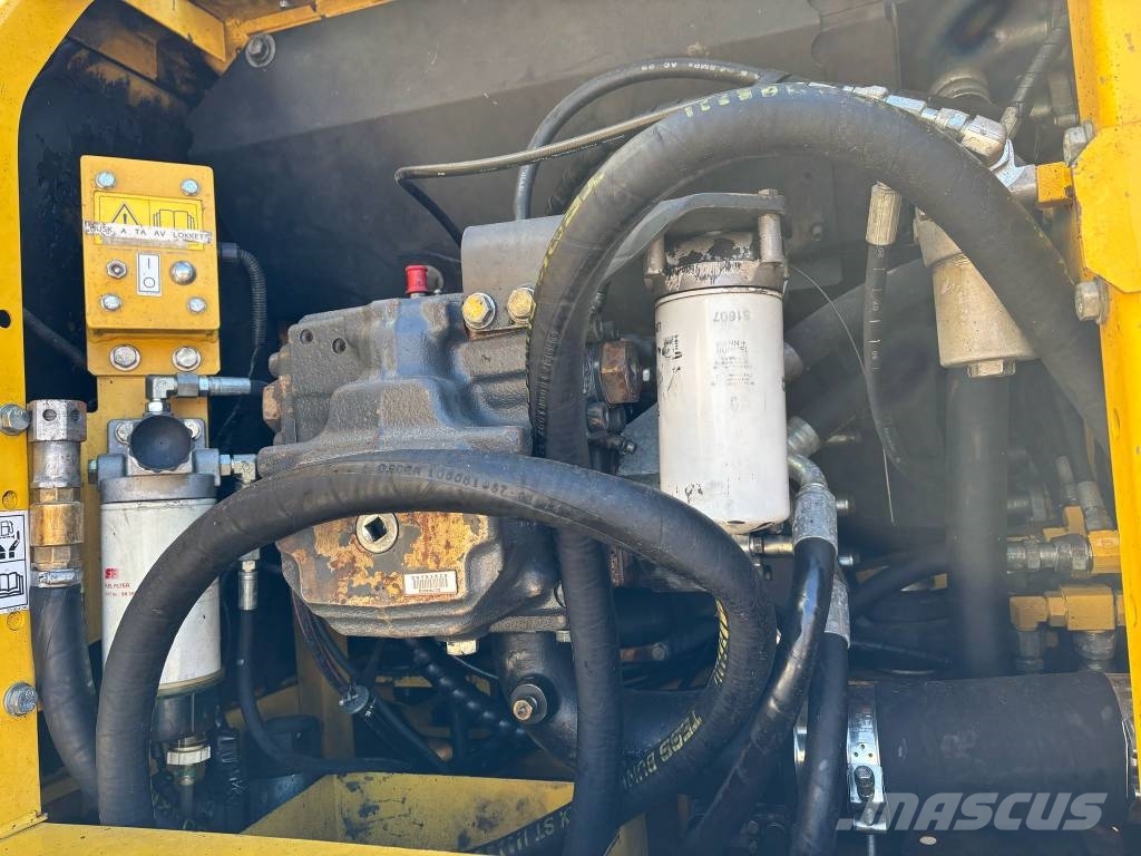 Komatsu PC 290 LC-8 حفارات زحافة