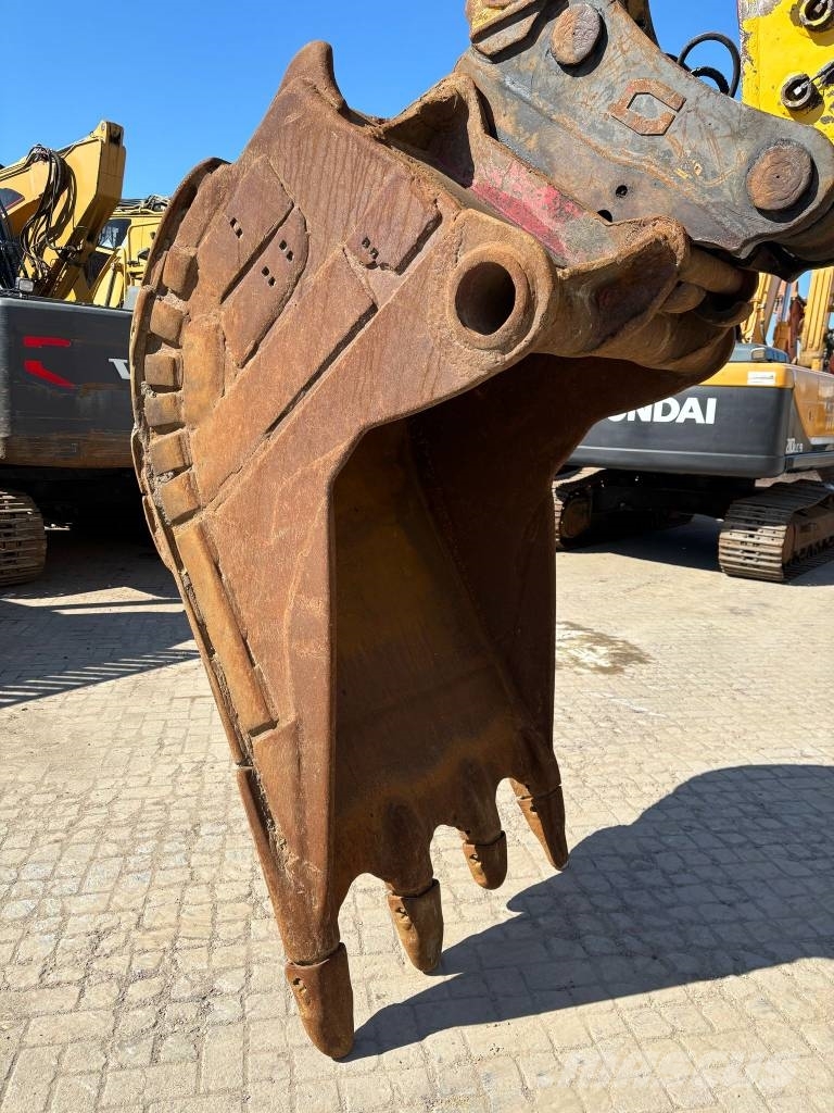 Komatsu PC 290 LC-8 حفارات زحافة