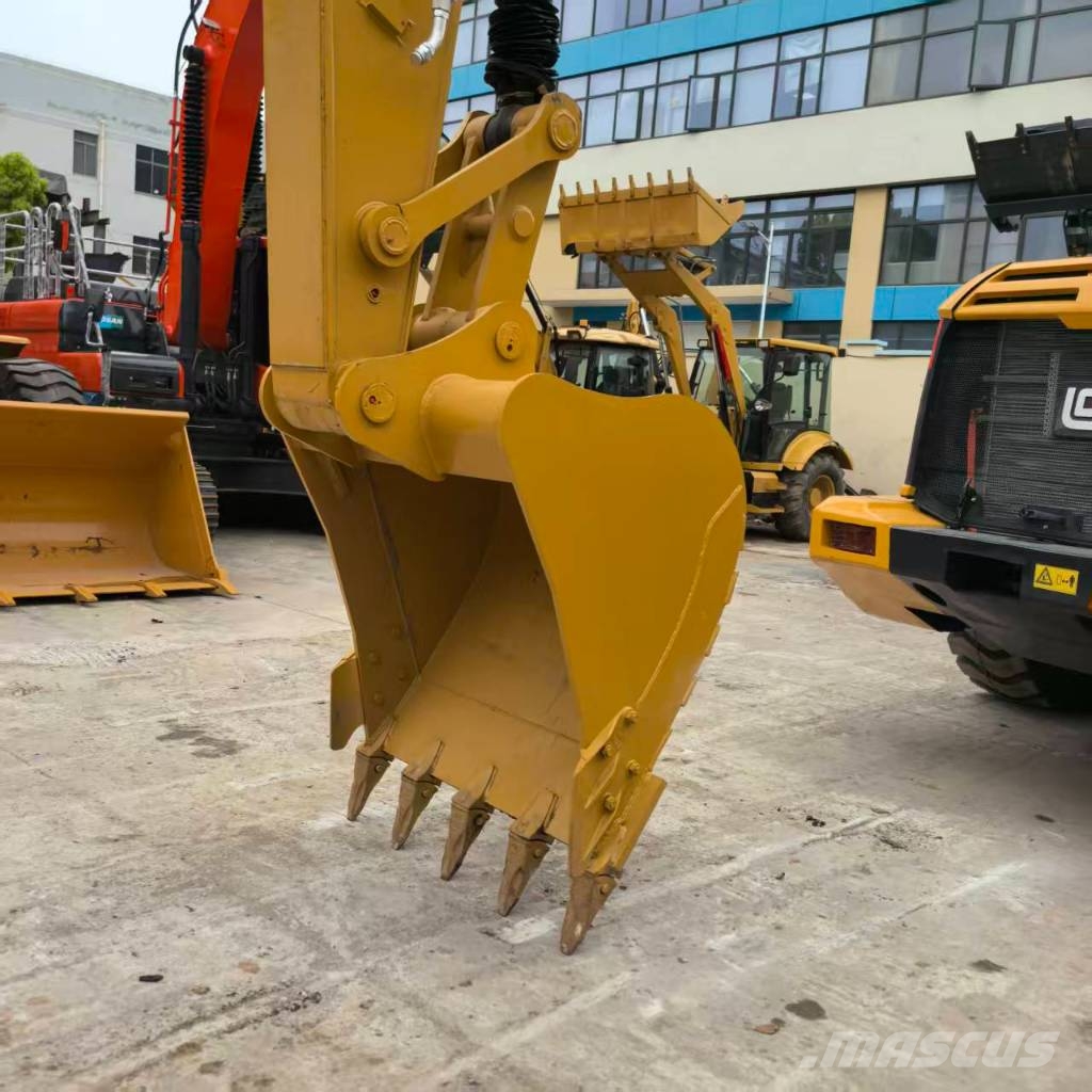 CAT 323D2 Raupenbagger