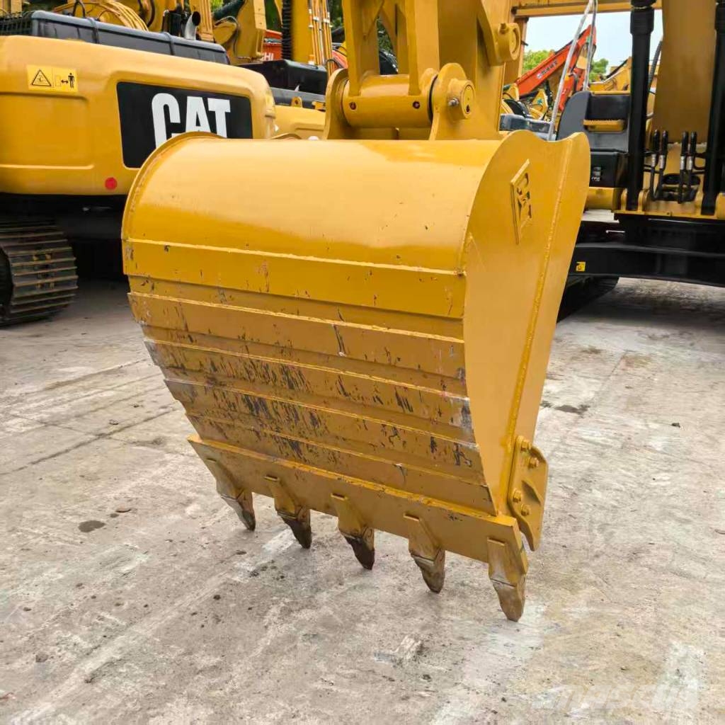 CAT 323D2 Raupenbagger