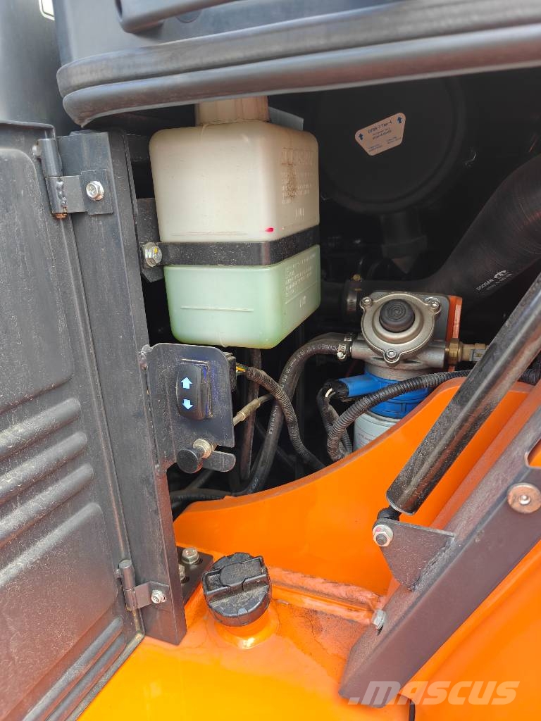 Doosan D70S-7 dieseltrukki varattu شاحنات الديزل