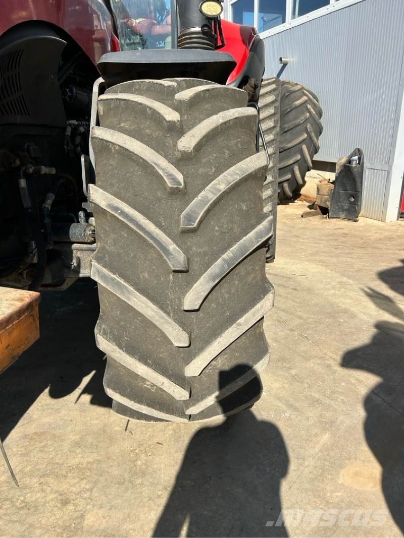 Case IH Magnum 380 CVX رافعات مجنزرة