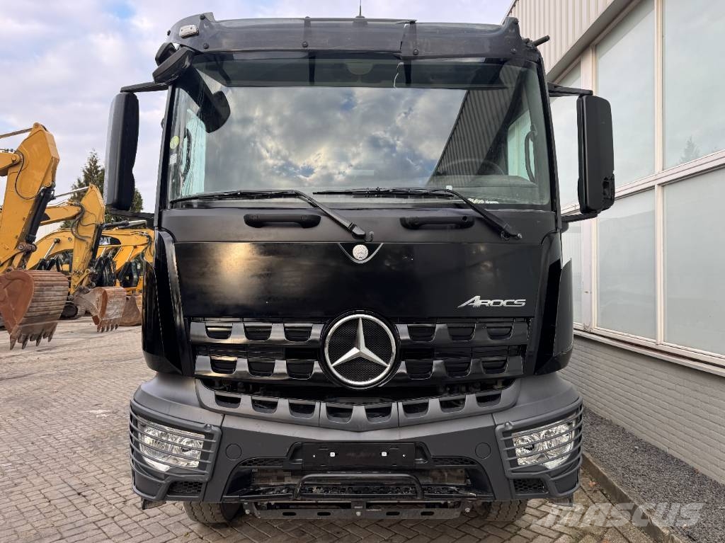 Mercedes-Benz AROCS 3246 8X4 TIPPER Kipper