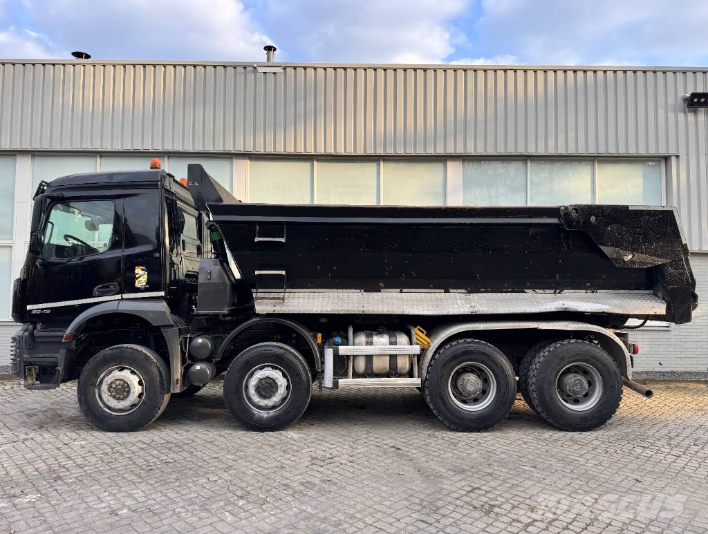 Mercedes-Benz AROCS 3246 8X4 TIPPER Kipper