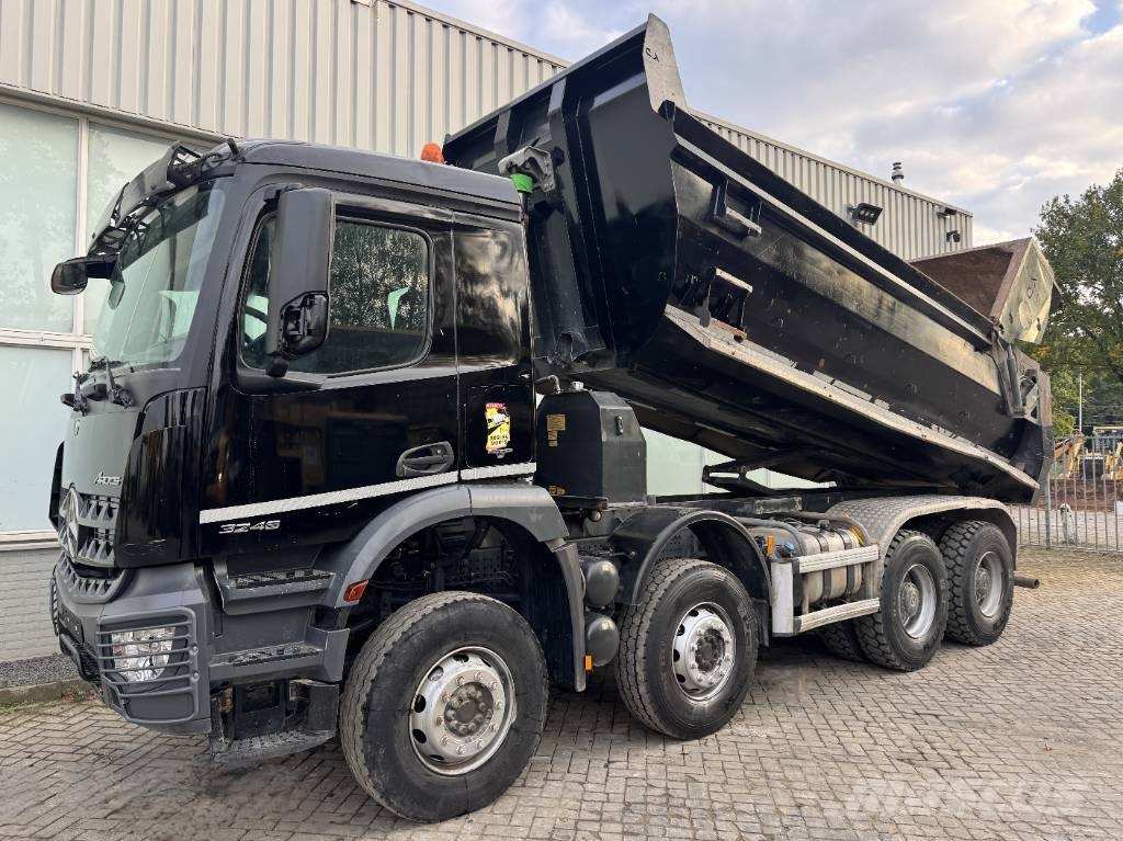 Mercedes-Benz AROCS 3246 8X4 TIPPER Kipper