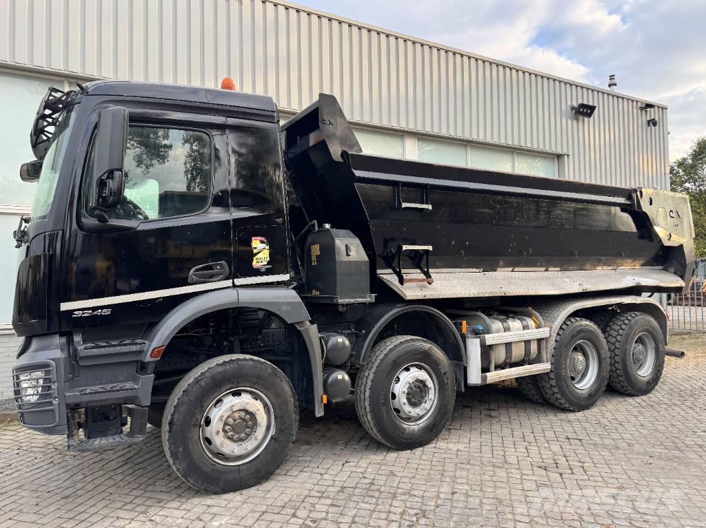 Mercedes-Benz AROCS 3246 8X4 TIPPER Kipper