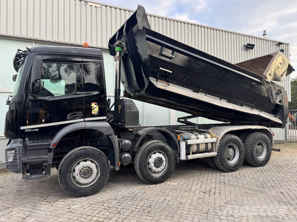 Mercedes-Benz AROCS 3246 8X4 TIPPER Kipper