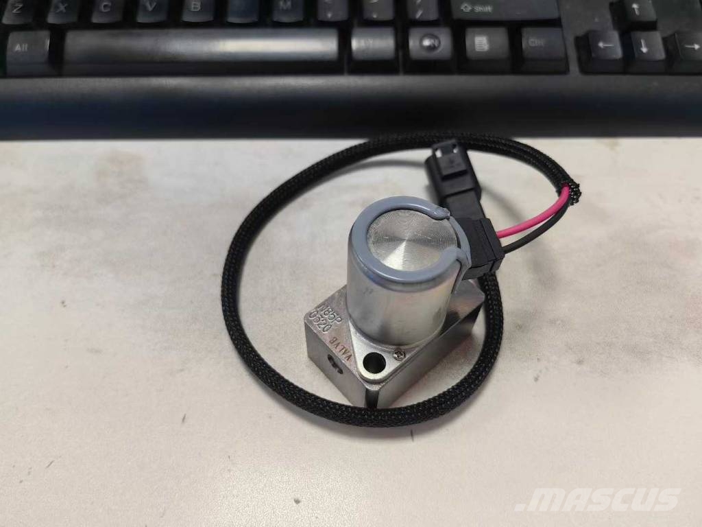 Komatsu PC200-8M0 Anti-jamming Solenoid Valve 发动机