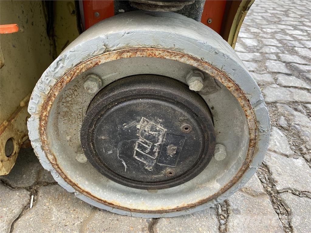 JLG 1230ES Henkilönostimet ja nostolaitteet