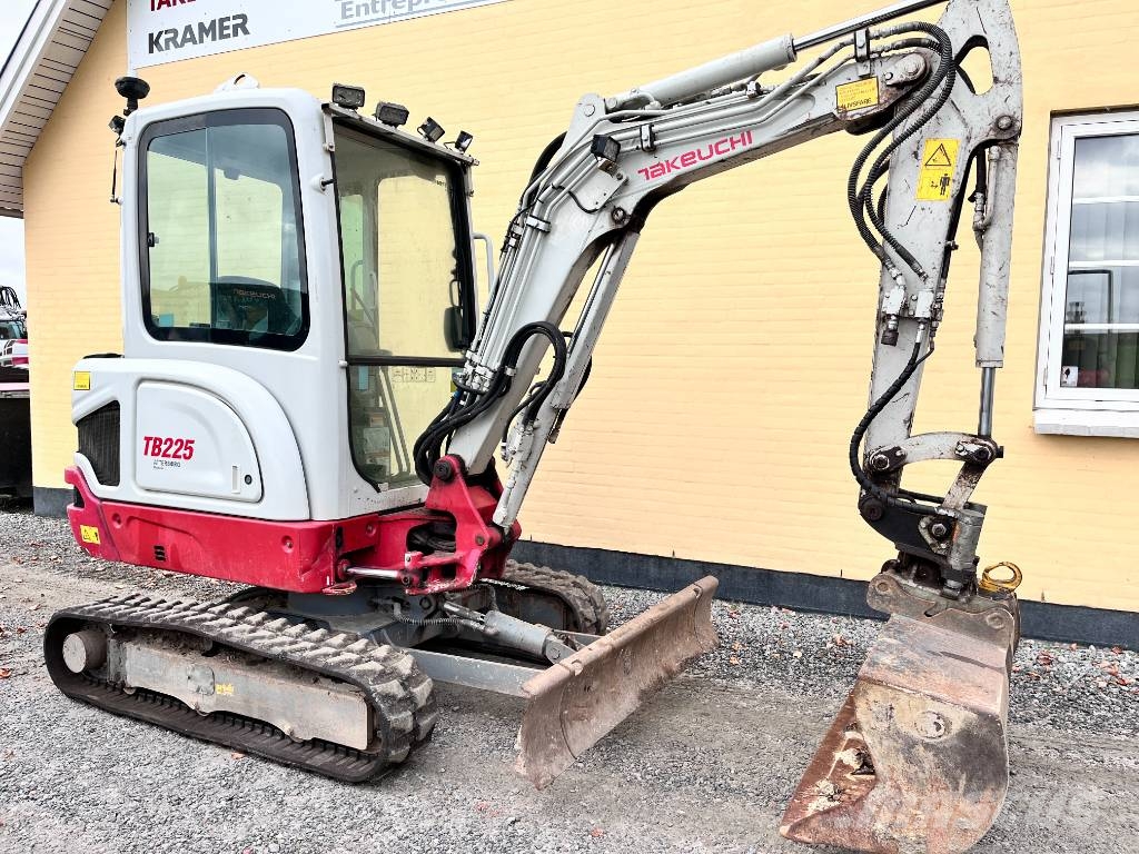 Takeuchi TB225 Minigraafmachines < 7t