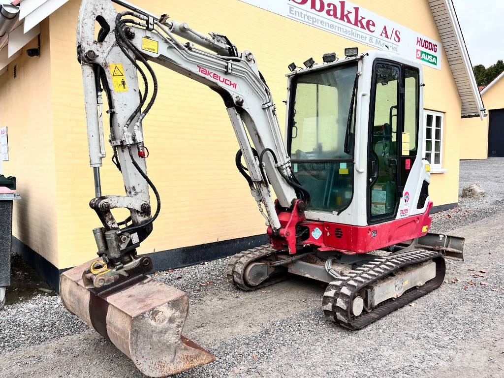 Takeuchi TB225 Minigraafmachines < 7t