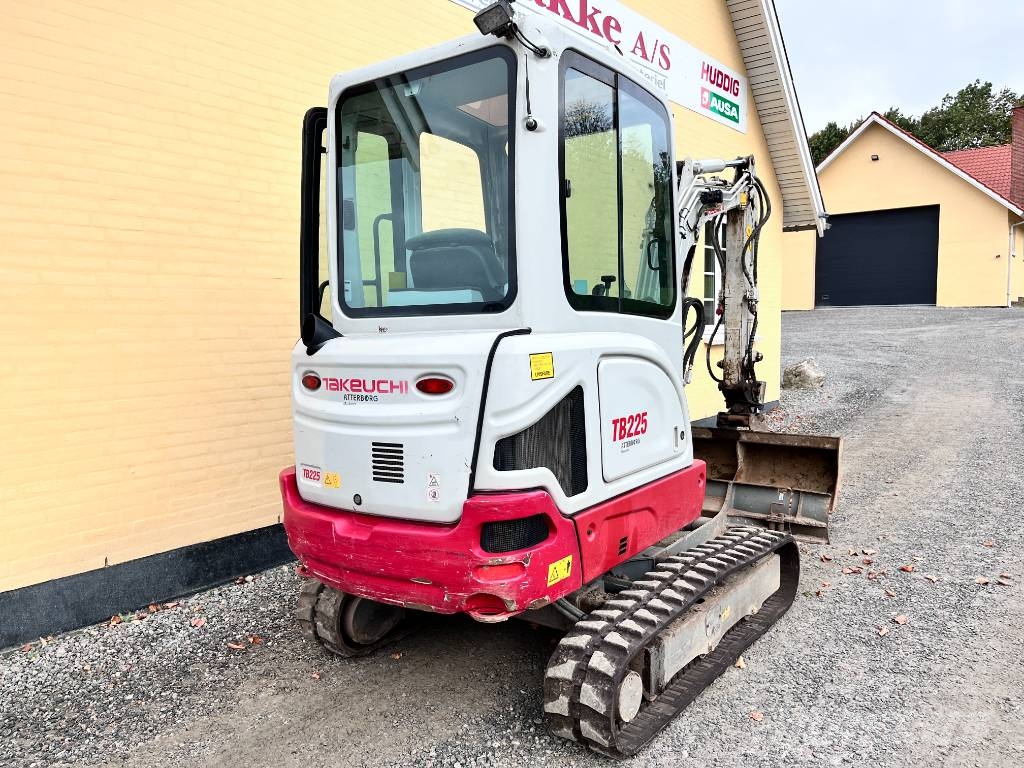 Takeuchi TB225 Minigraafmachines < 7t