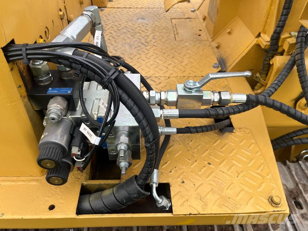 Mitsubishi BD2 G بلدوزرات مجنزرة