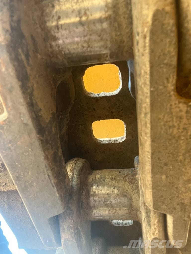 Mitsubishi BD2 G بلدوزرات مجنزرة