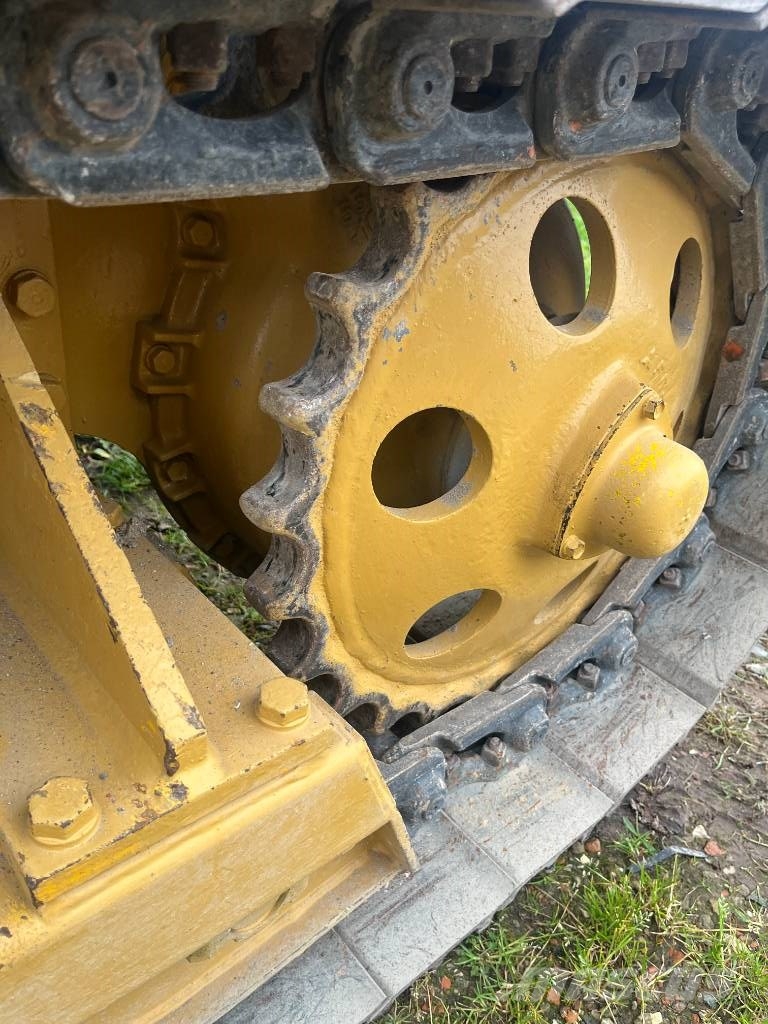 Mitsubishi BD2 G بلدوزرات مجنزرة