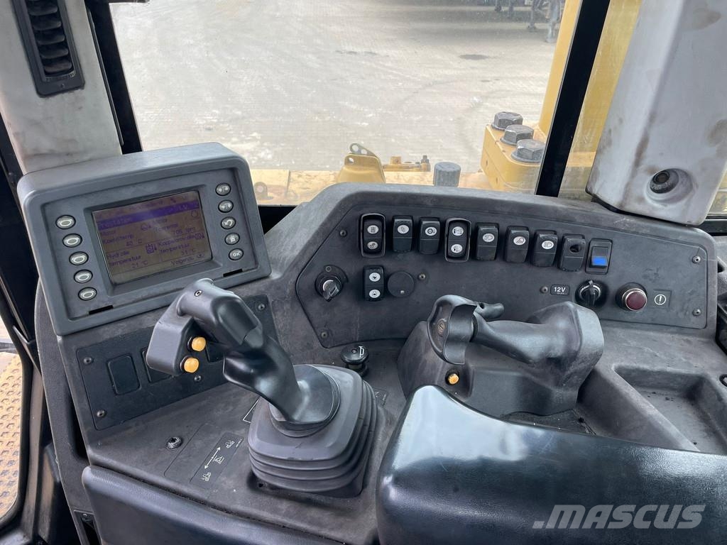 CAT D8T - 2021 Rebuild CE / EPA Верижни булдозери