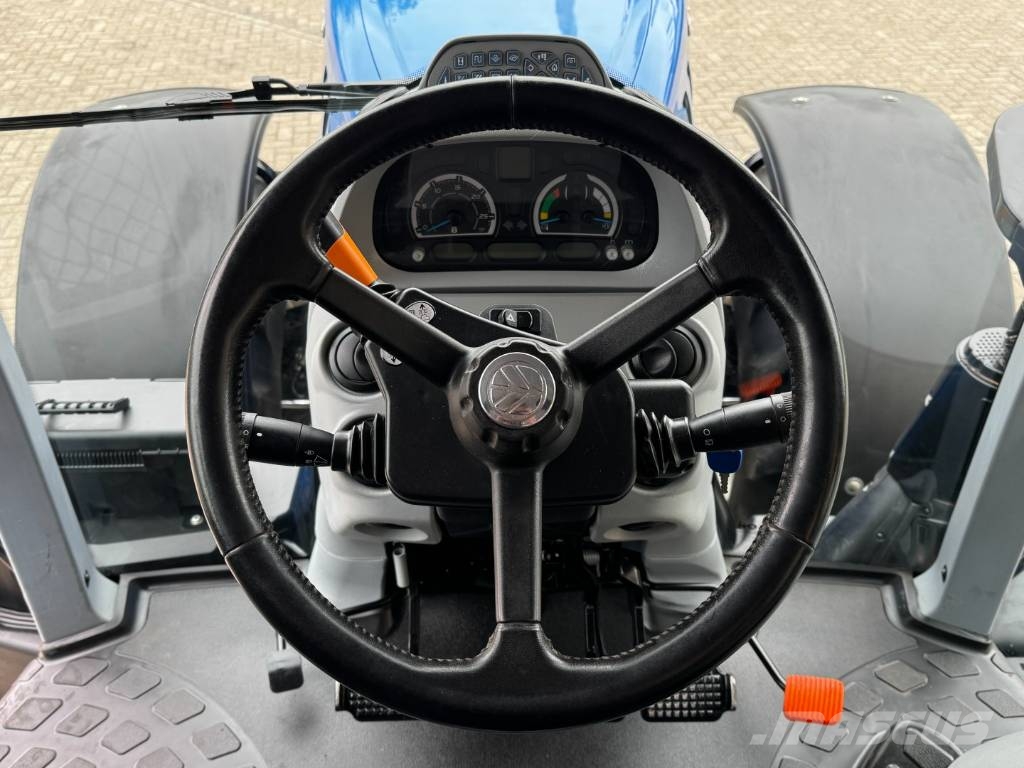 New Holland T7.260AC, frontlinkage, airbrakes, 50k, 2022!! الجرارات