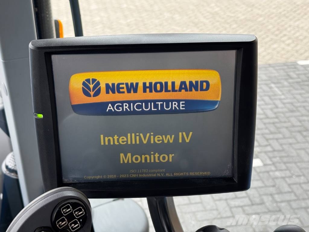 New Holland T7.260AC, frontlinkage, airbrakes, 50k, 2022!! الجرارات