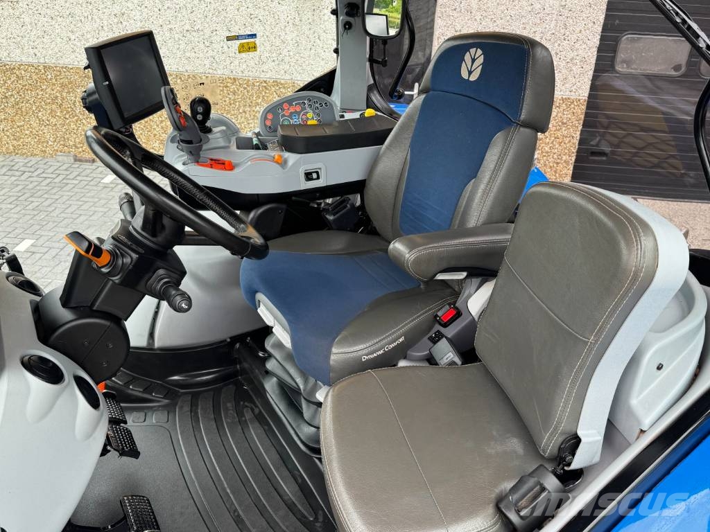 New Holland T7.260AC, frontlinkage, airbrakes, 50k, 2022!! الجرارات