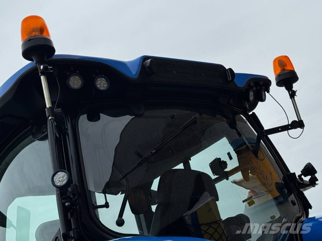 New Holland T7.260AC, frontlinkage, airbrakes, 50k, 2022!! الجرارات