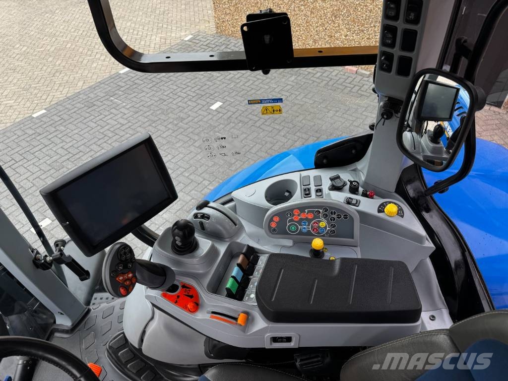 New Holland T7.260AC, frontlinkage, airbrakes, 50k, 2022!! الجرارات